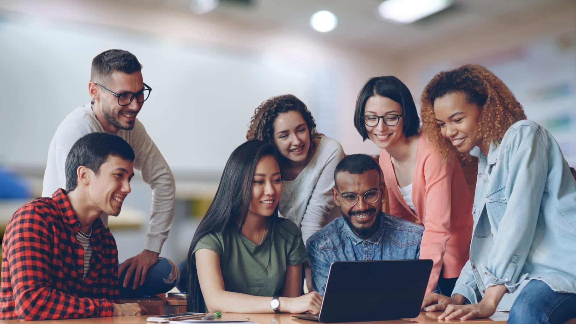 study-group-sharing-a-laptop-screen